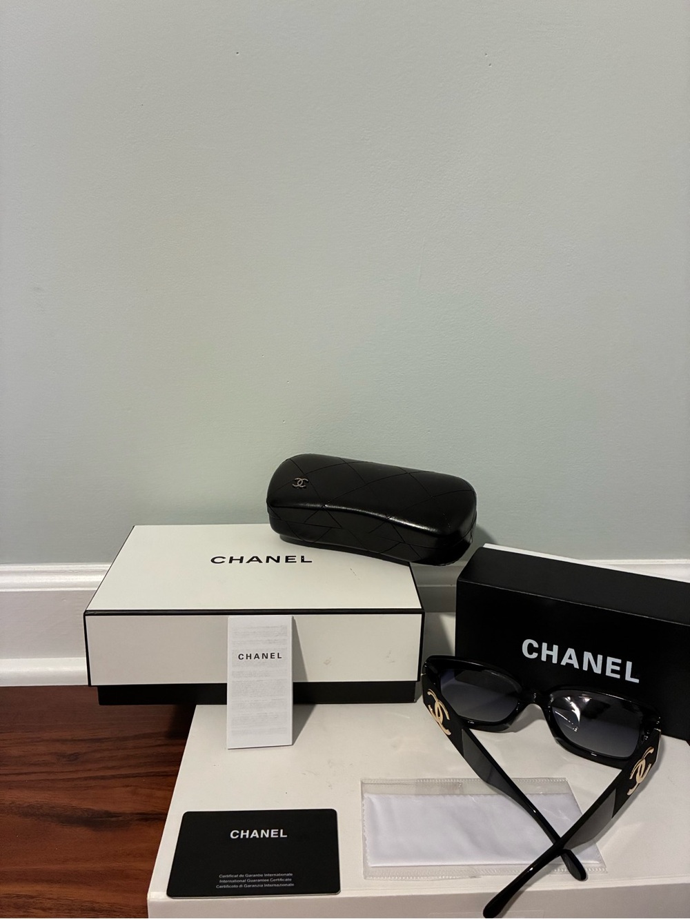 Chanel square sunglasses with Gold accents - Picture 2 of 8